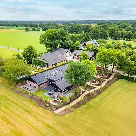فيلة Valkse Hoeve Met Hottub | 4 Personen أوتيرلو